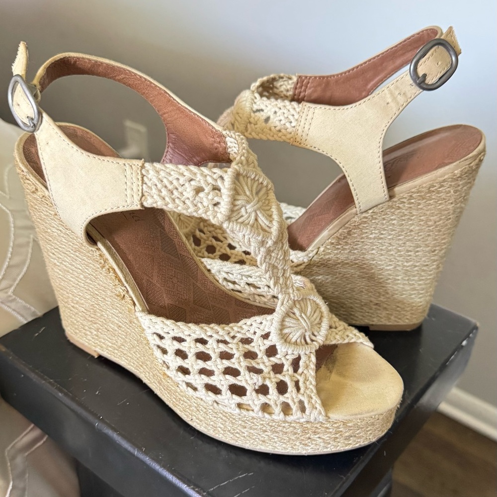 Lucky Brand Cream Wedge Sandals